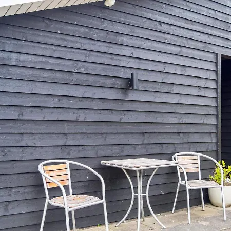 6 Person In Struer-by Traum *