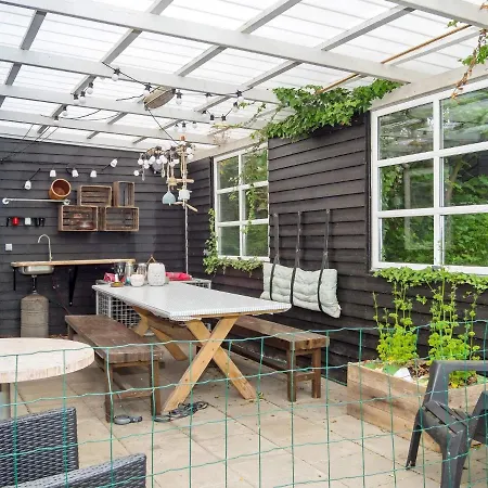 6 Person In Struer-by Traum * Struer