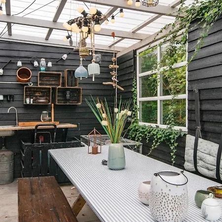 6 Person In Struer-by Traum * Struer