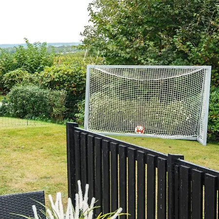 6 Person In Struer-by Traum *